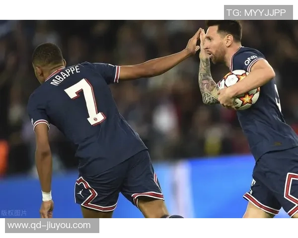 果阿队主场球员通道灯牌损坏严重引发球迷热议