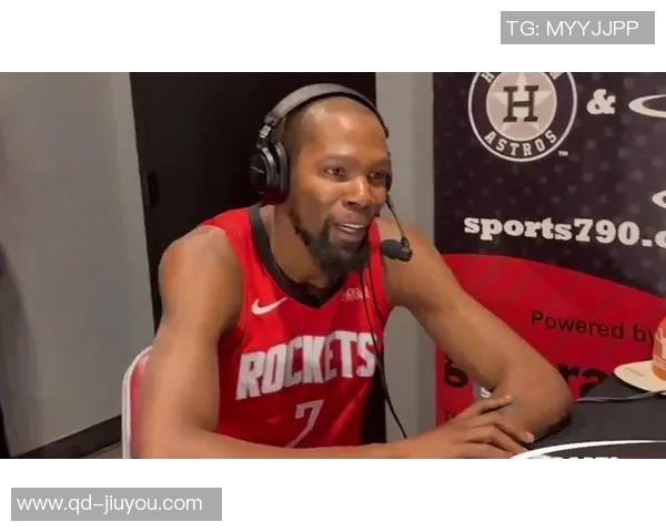 杜兰特与美女主持轻松互动分享快乐心情的背后故事 杜兰特与美女主持轻松互动分享快乐心情的背后故事