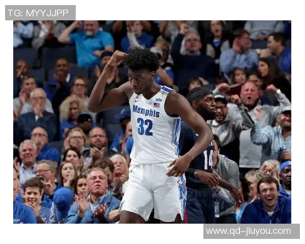 勇士新援莱昂斯接过33号球衣上一位是怀斯曼的传奇回顾 勇士新援莱昂斯接过33号球衣上一位是怀斯曼的传奇回顾