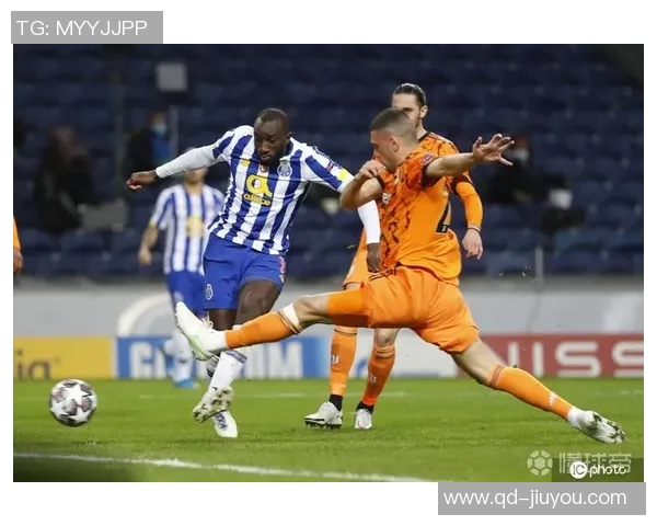 皮尔斯夜店偷瞄性感美女的紧张瞬间只需半秒钟的转头反应