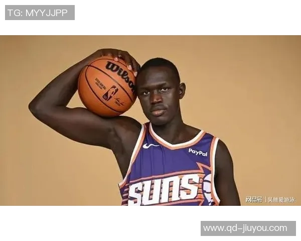 比卢普斯场下表现获高分评价小杨认为他值得8到9分