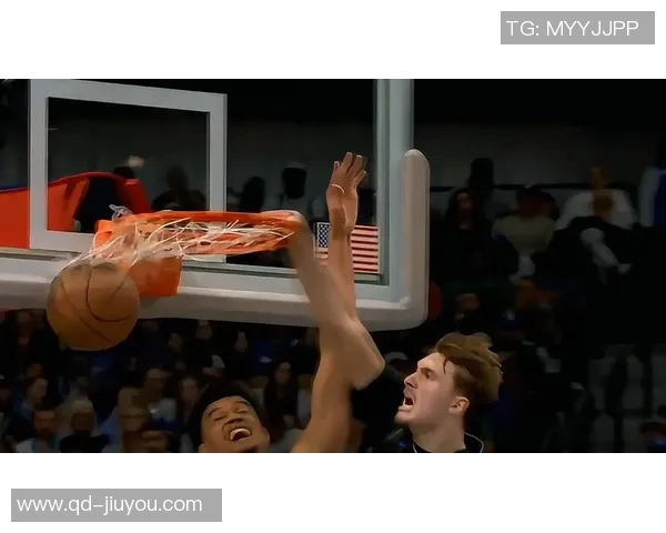 弗拉格激情四溢瞬间爆发隔扣琼斯并向约基奇挥拳庆祝全场沸腾